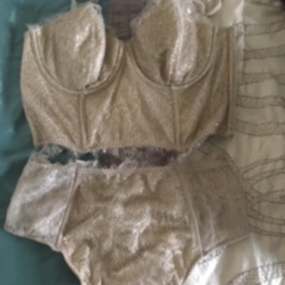 Victoria Secret Fashion Show Bustier/Thong - Picture 1 of 4